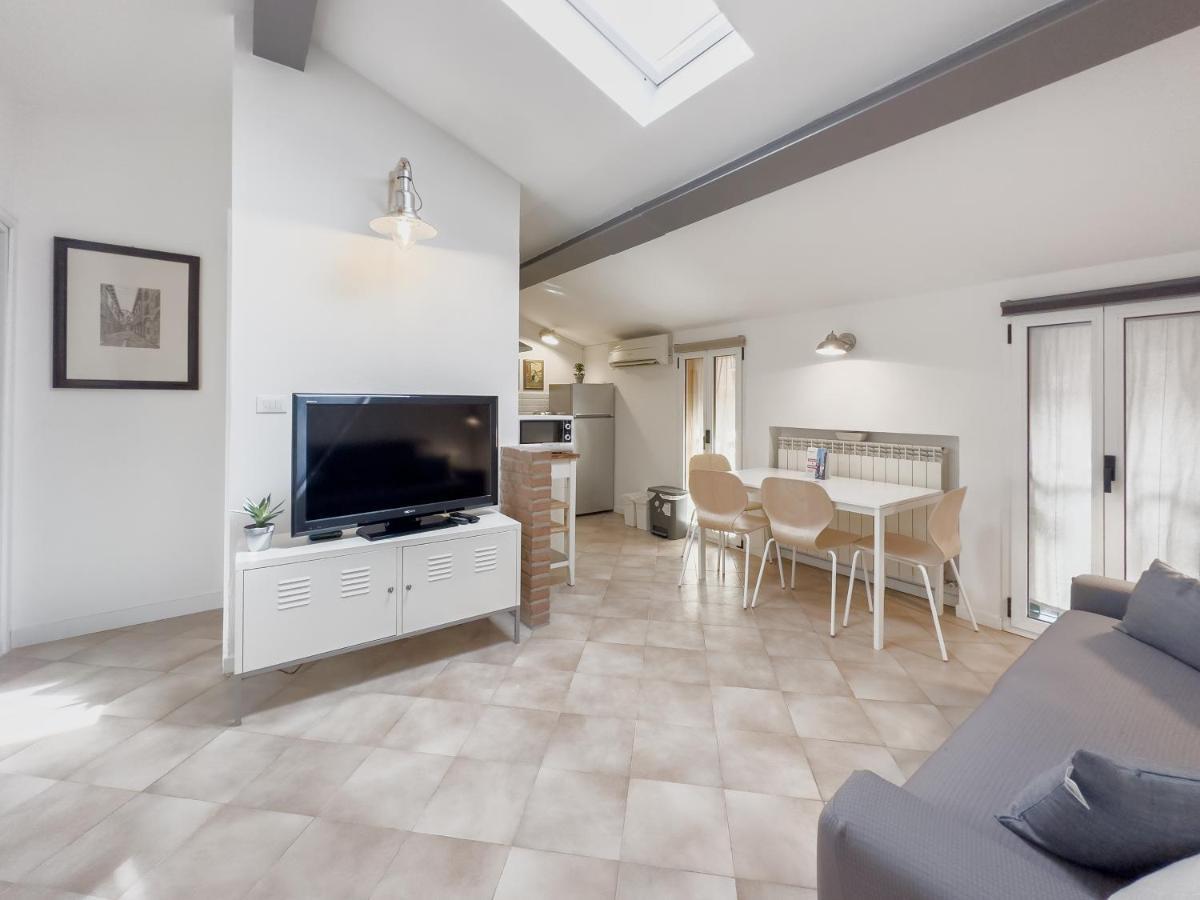 Realkasa Carro 7 Apartment Bologna Bagian luar foto