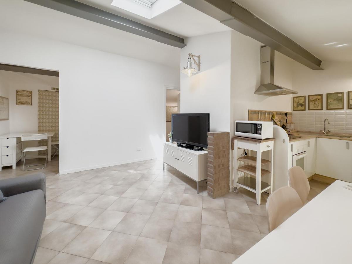 Realkasa Carro 7 Apartment Bologna Bagian luar foto